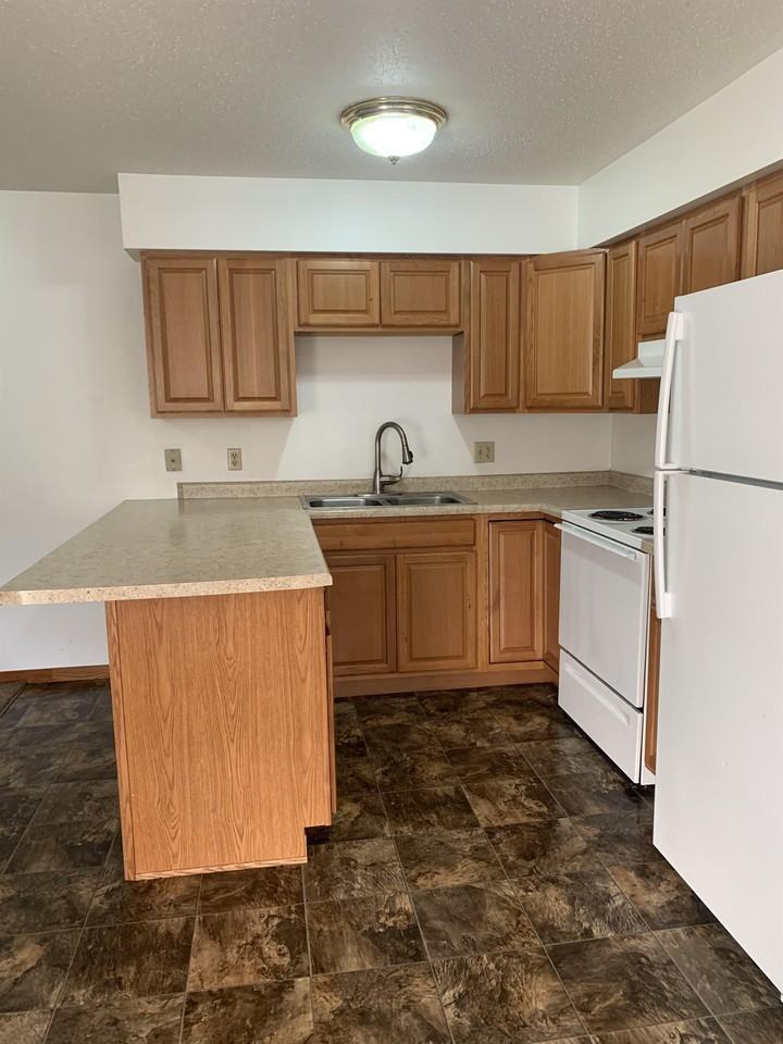 1108 10th Ave N - Photo 3 of 10