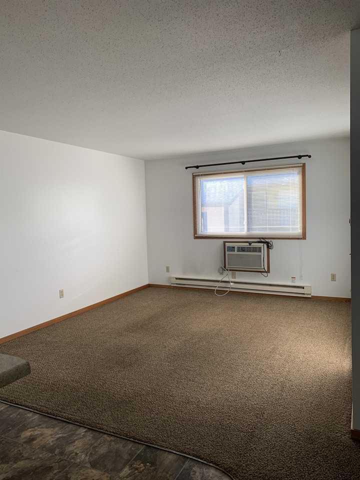 1108 10th Ave N - Photo 4 of 10