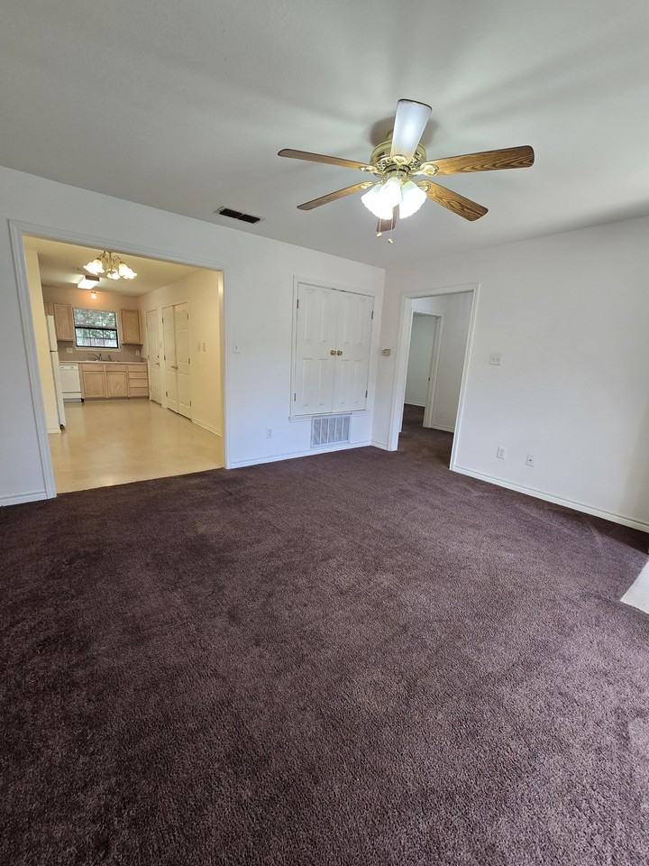 634 Canada Street - Photo 3 of 17