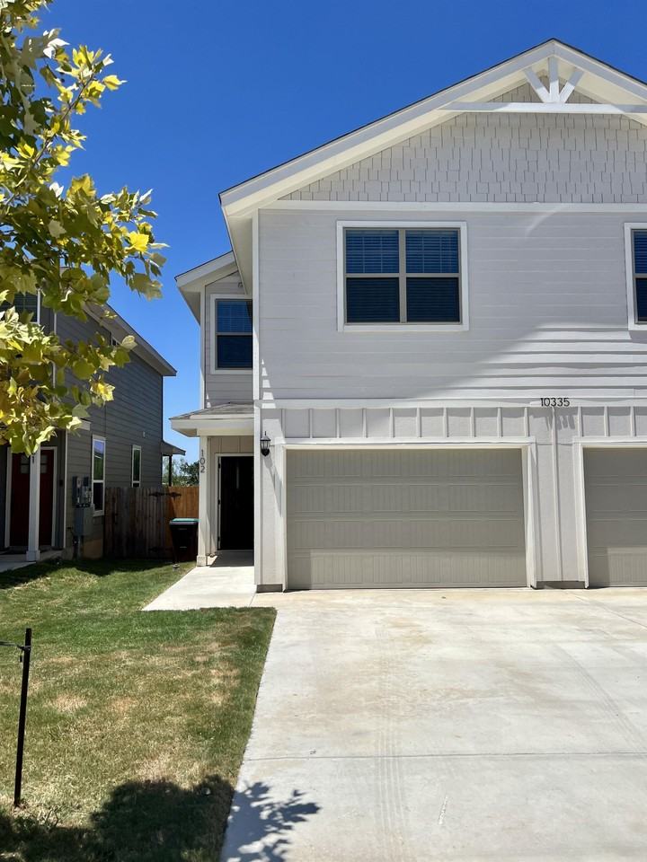 10335 Lynwood Creek - Photo 2 of 18