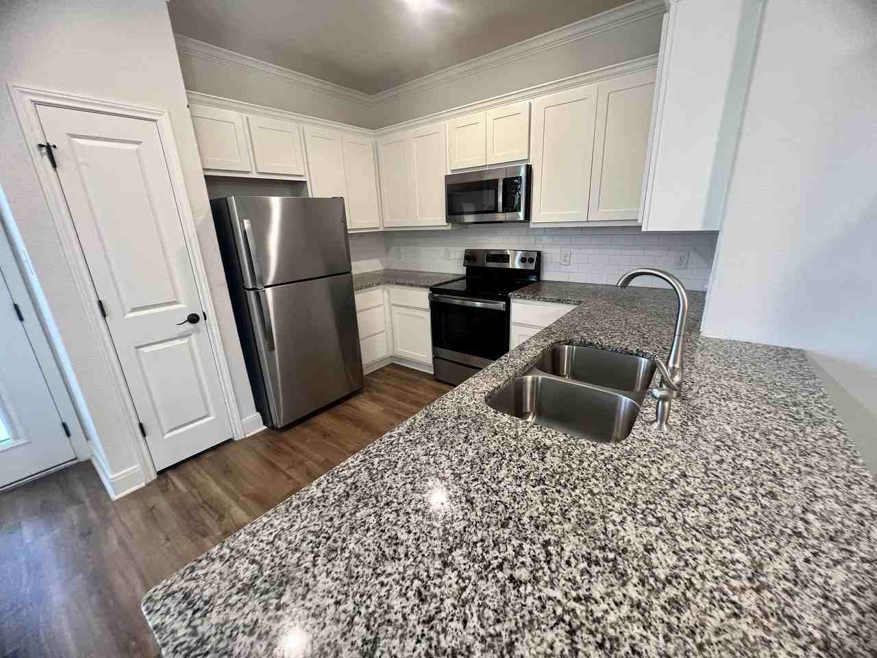 10335 Lynwood Creek - Photo 5 of 18