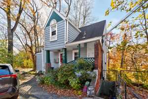 featured image of 700 1/2 Chaney Dr