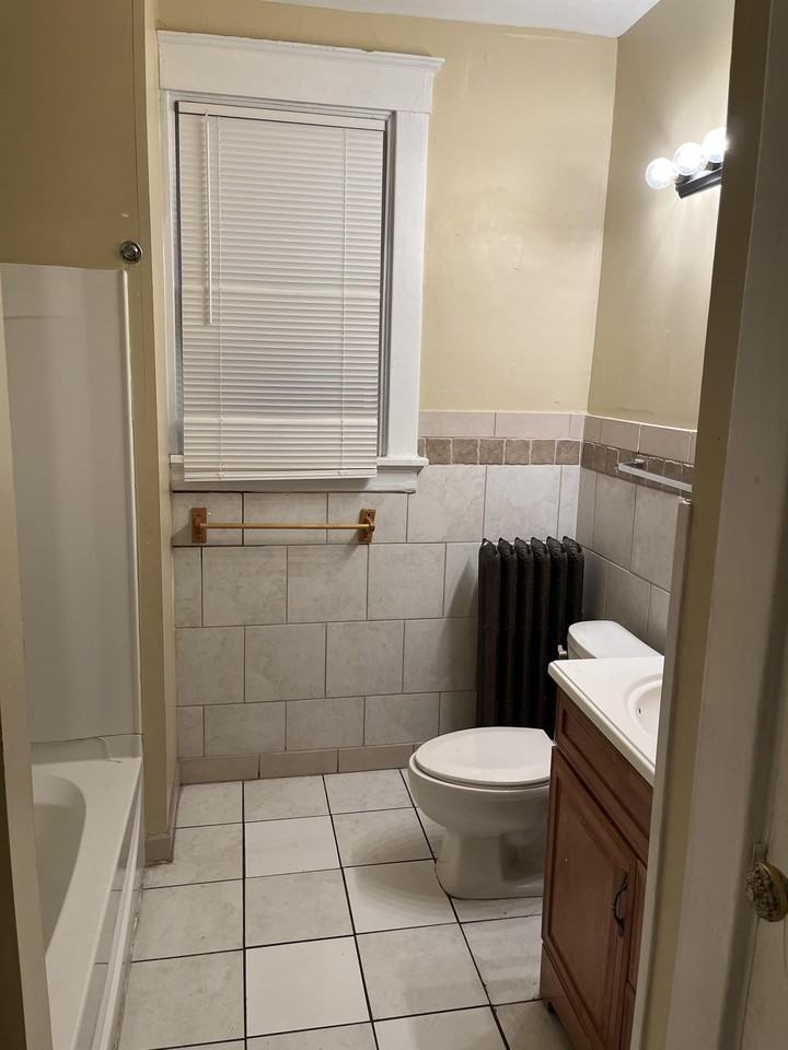 4401 Glenway Ave - Photo 5 of 7