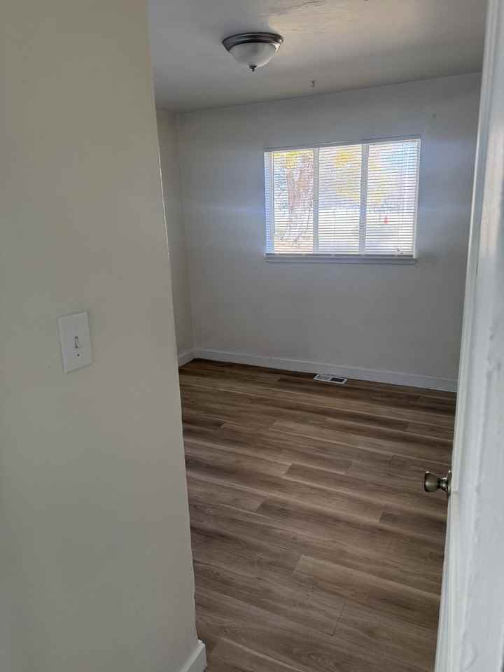 1585 Dudley Street - Photo 5 of 14