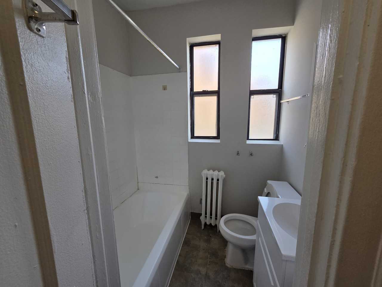 5210-14 S. Woodlawn - Photo 4 of 17