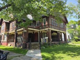 featured image of 662 W 9th St