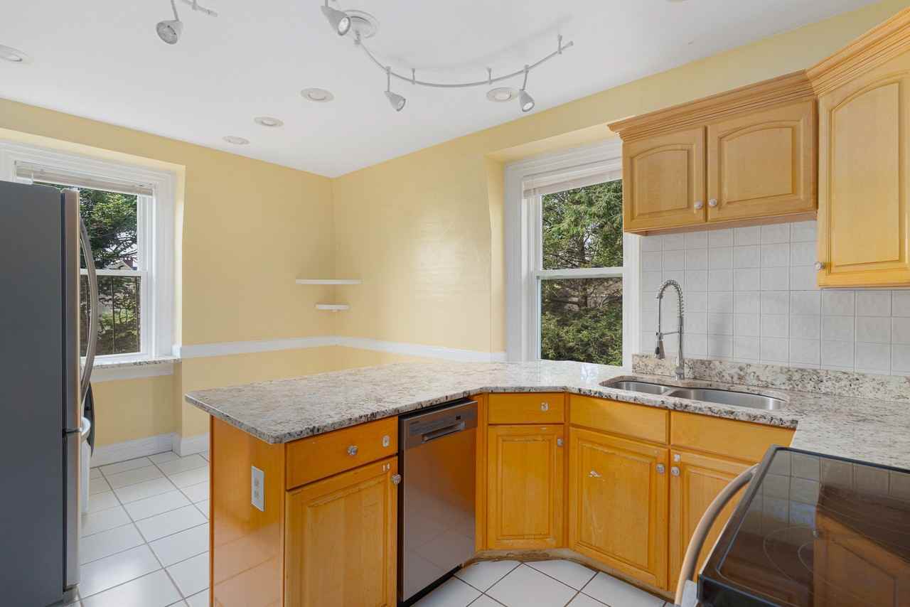 79 Lloyd Avenue - Photo 7 of 45