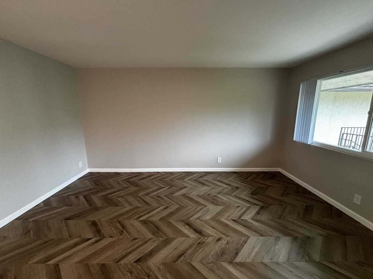 280 H ST - Photo 2 of 11