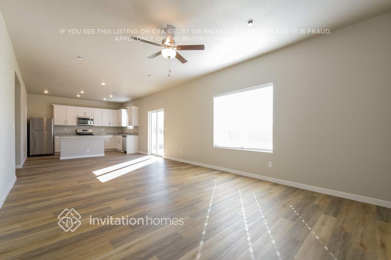 957 Cascade Falls Street - Photo 5 of 18