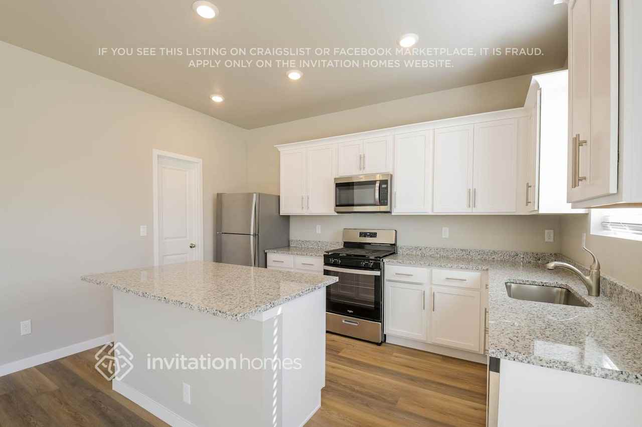 957 Cascade Falls Street - Photo 7 of 18