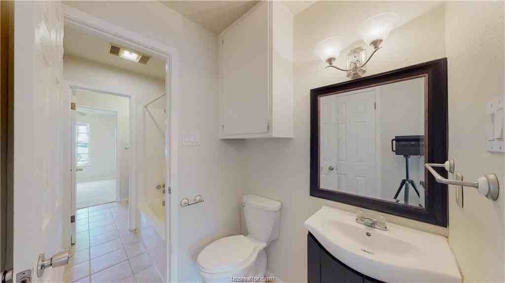 801 San Pedro Dr #D - Photo 7 of 13