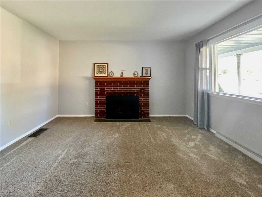 406 Sharr Ave - Photo 4 of 24