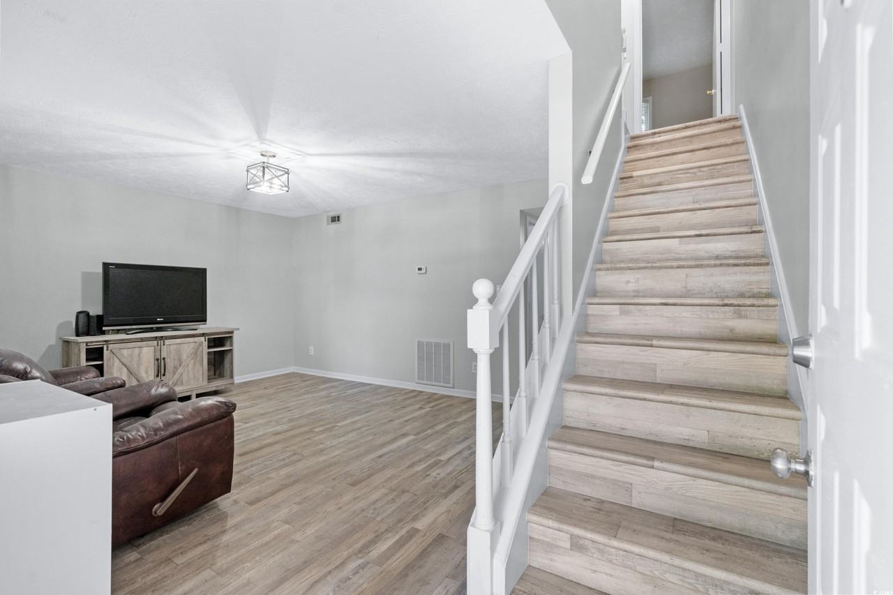 715 Pine Drive - Photo 6 of 31