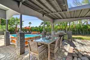 featured image of 1950 N Magnolia Rd