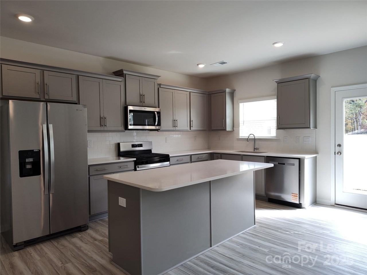 1404 Secrest Commons Dr - Photo 3 of 31