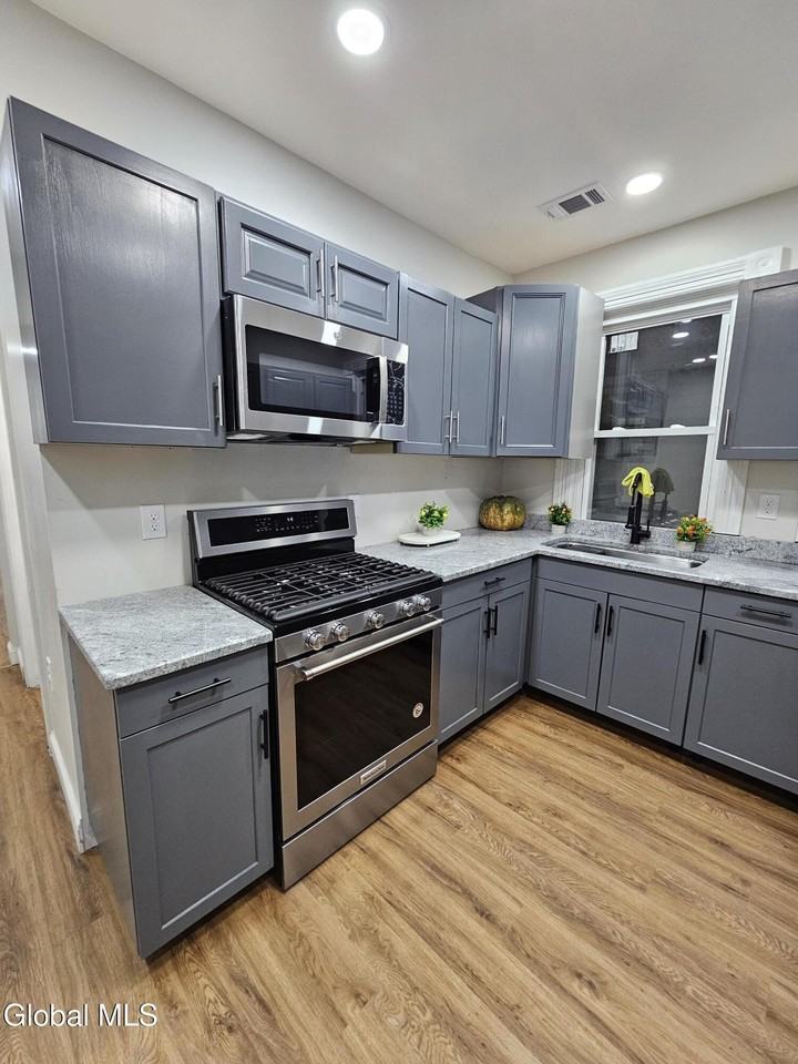 91 Division St - Photo 2 of 20