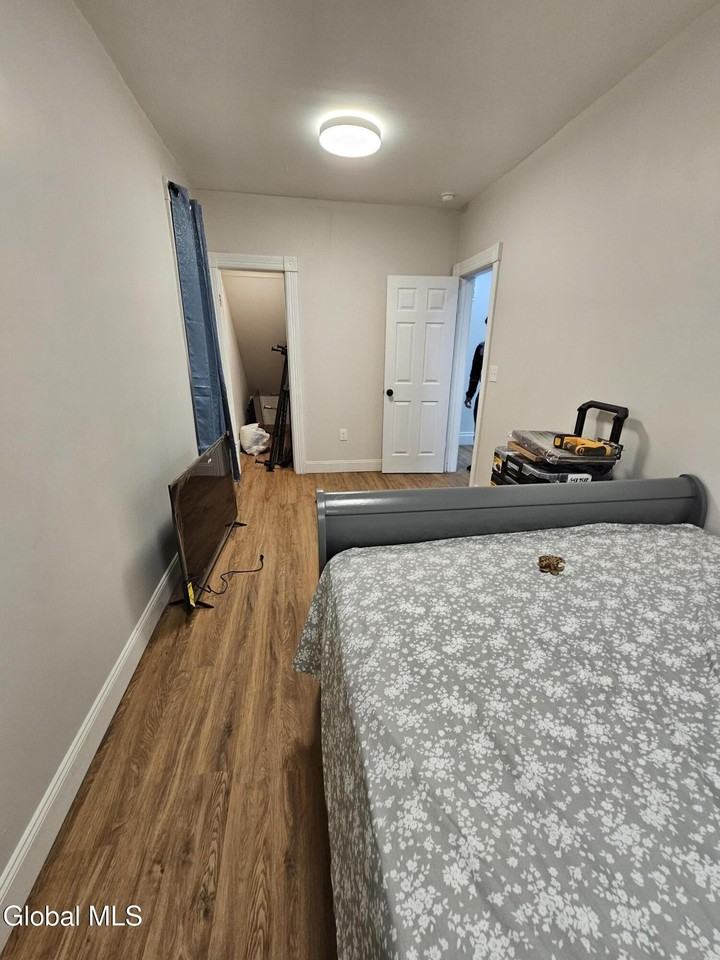 91 Division St - Photo 3 of 20