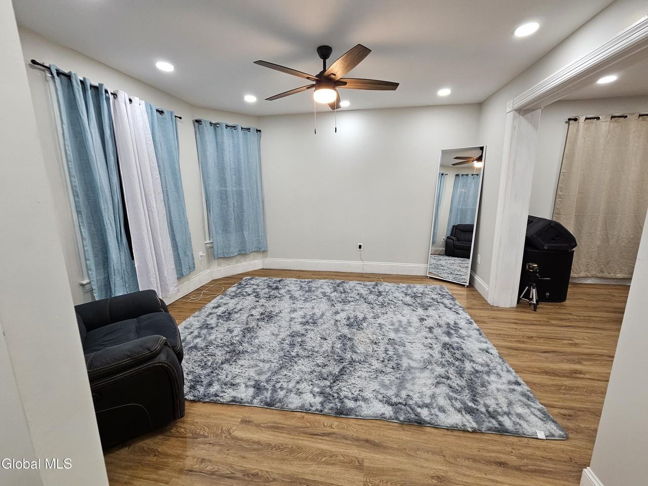 91 Division St - Photo 7 of 20