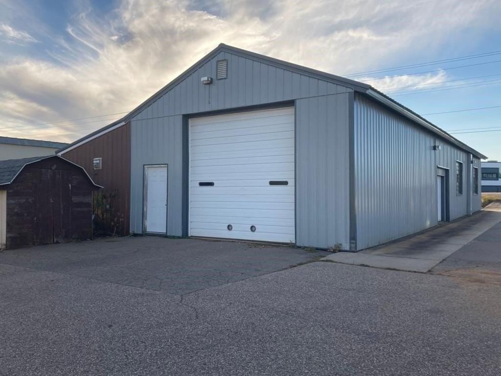 3213 S Central Ave - Photo 2 of 31