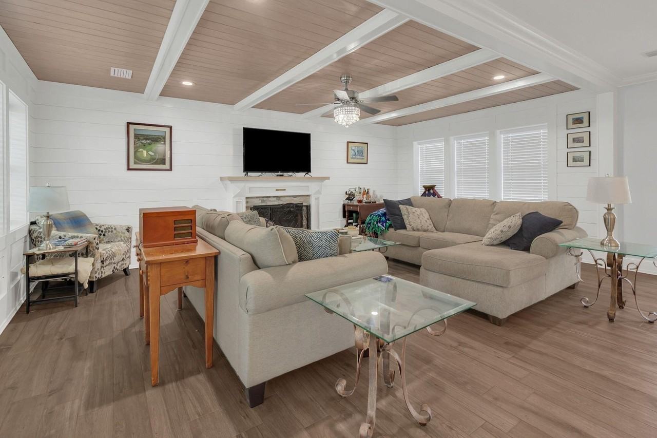 221 South Lorraine Drive - Photo 3 of 28