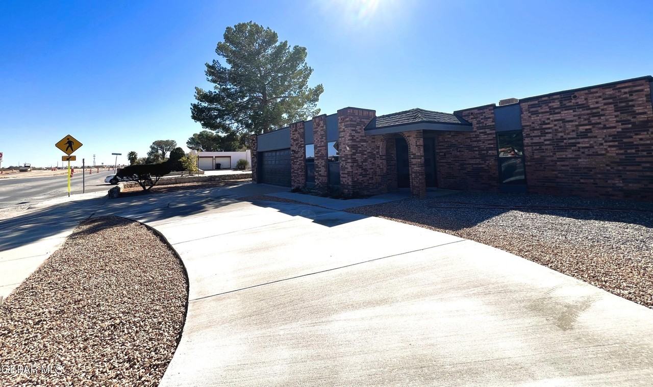 17001 Darrington Road - Photo 6 of 50