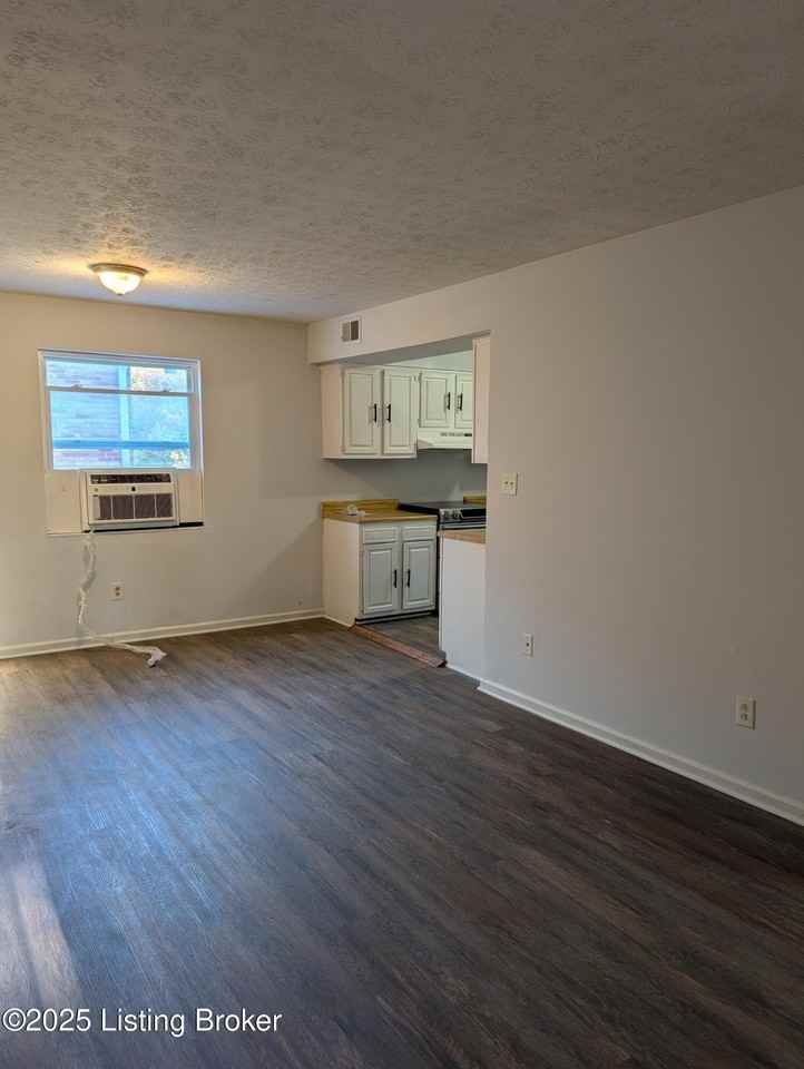 3224 Springfield Dr - Photo 3 of 10