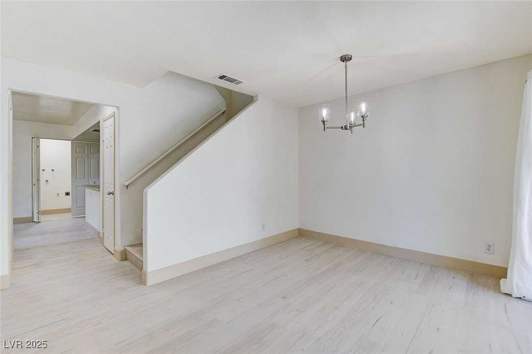 9409 Hershey Ln - Photo 6 of 39