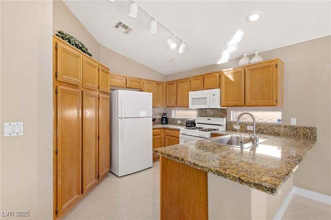 2555 Sundew Ave - Photo 6 of 24