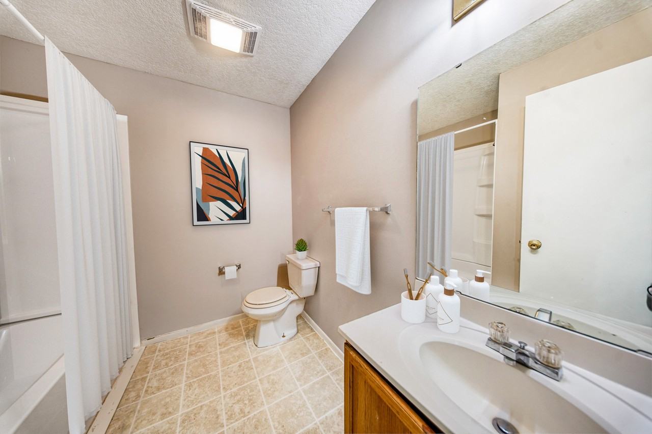 Romig Street Apartments - Photo 2 of 6