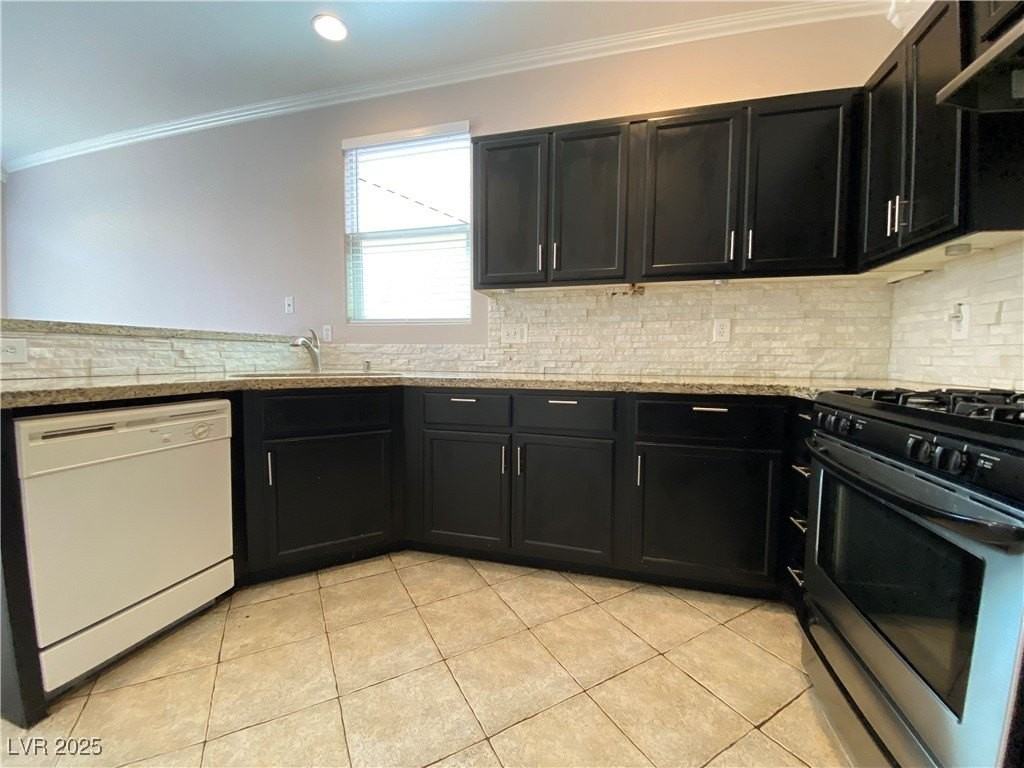 9293 Adamshurst Ave - Photo 5 of 26