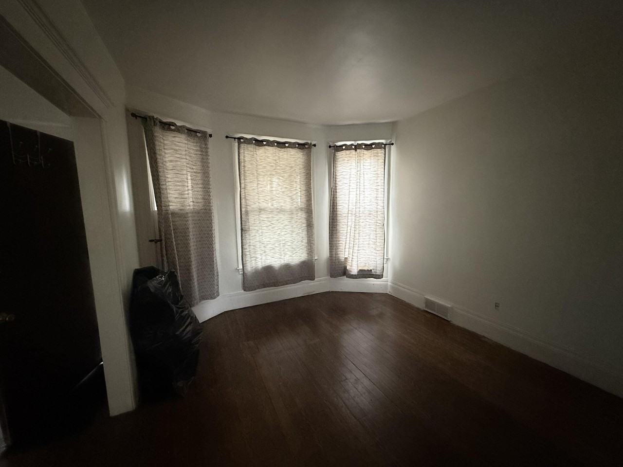 3788 Burns St - Photo 4 of 18