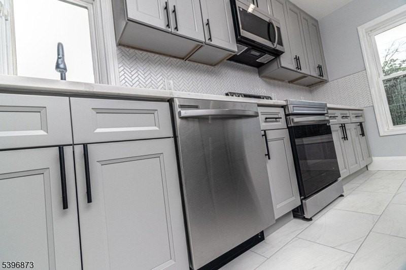 10 Codington Pl - Photo 4 of 14