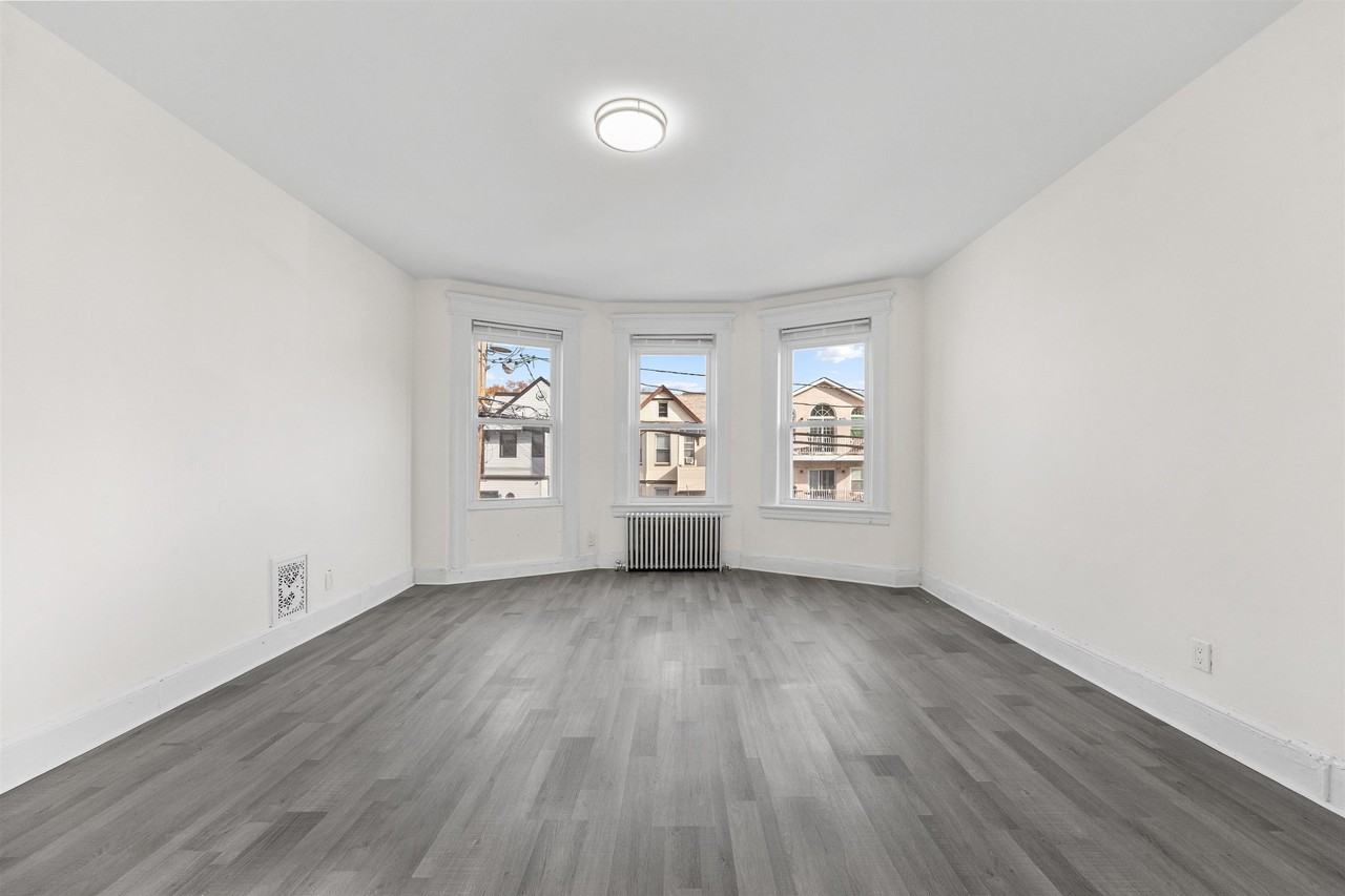 149 Bidwell Ave #2 - Photo 2 of 10