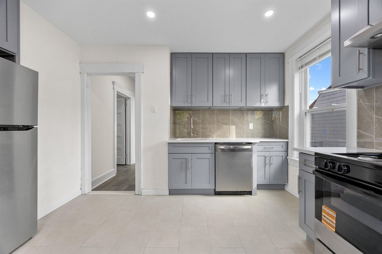 149 Bidwell Ave #2 - Photo 4 of 10