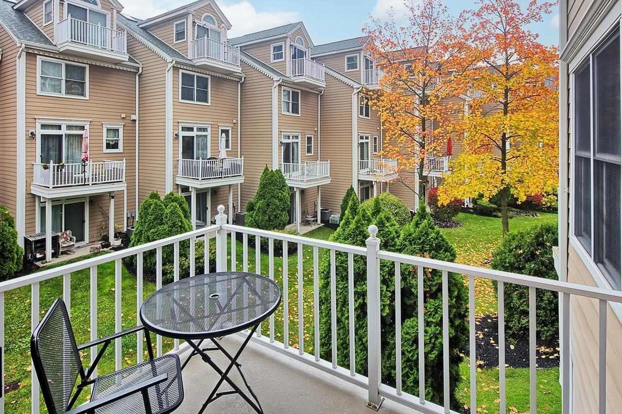 454 Albany Ct - Photo 3 of 30