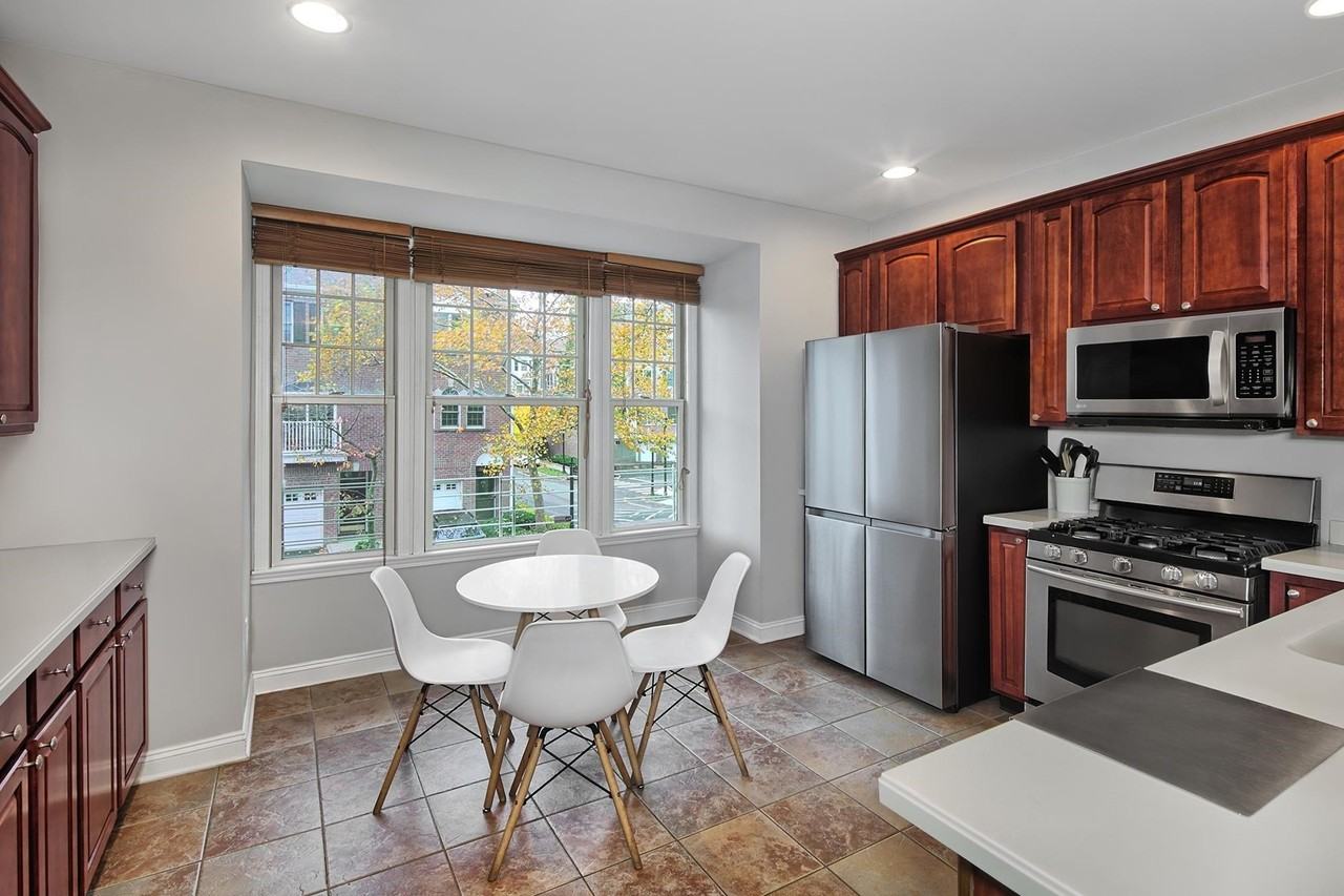 454 Albany Ct - Photo 5 of 30