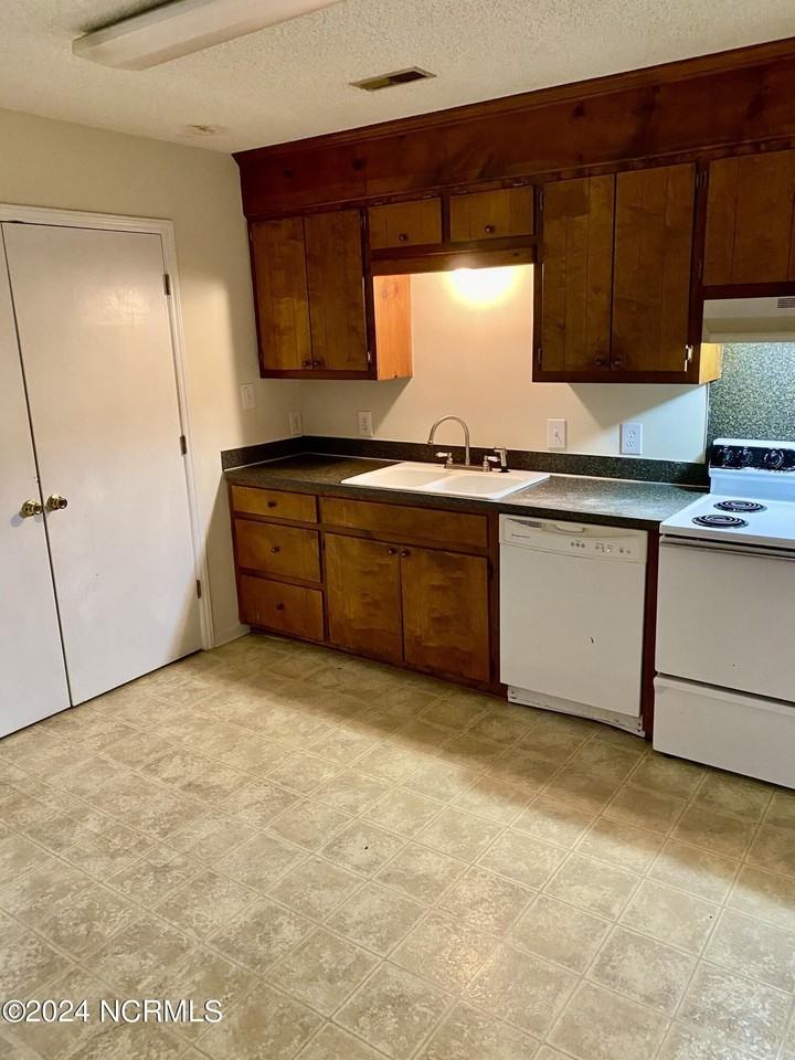 770 Third St Unit C #C - Photo 3 of 4