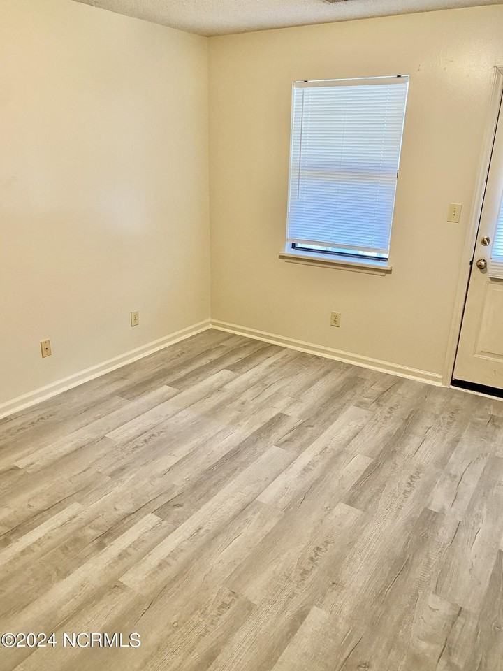 1008 Peed Dr Apt 11 #11 - Photo 3 of 7