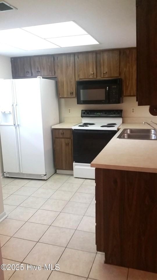 4437 Holly Tree Road - Photo 3 of 10