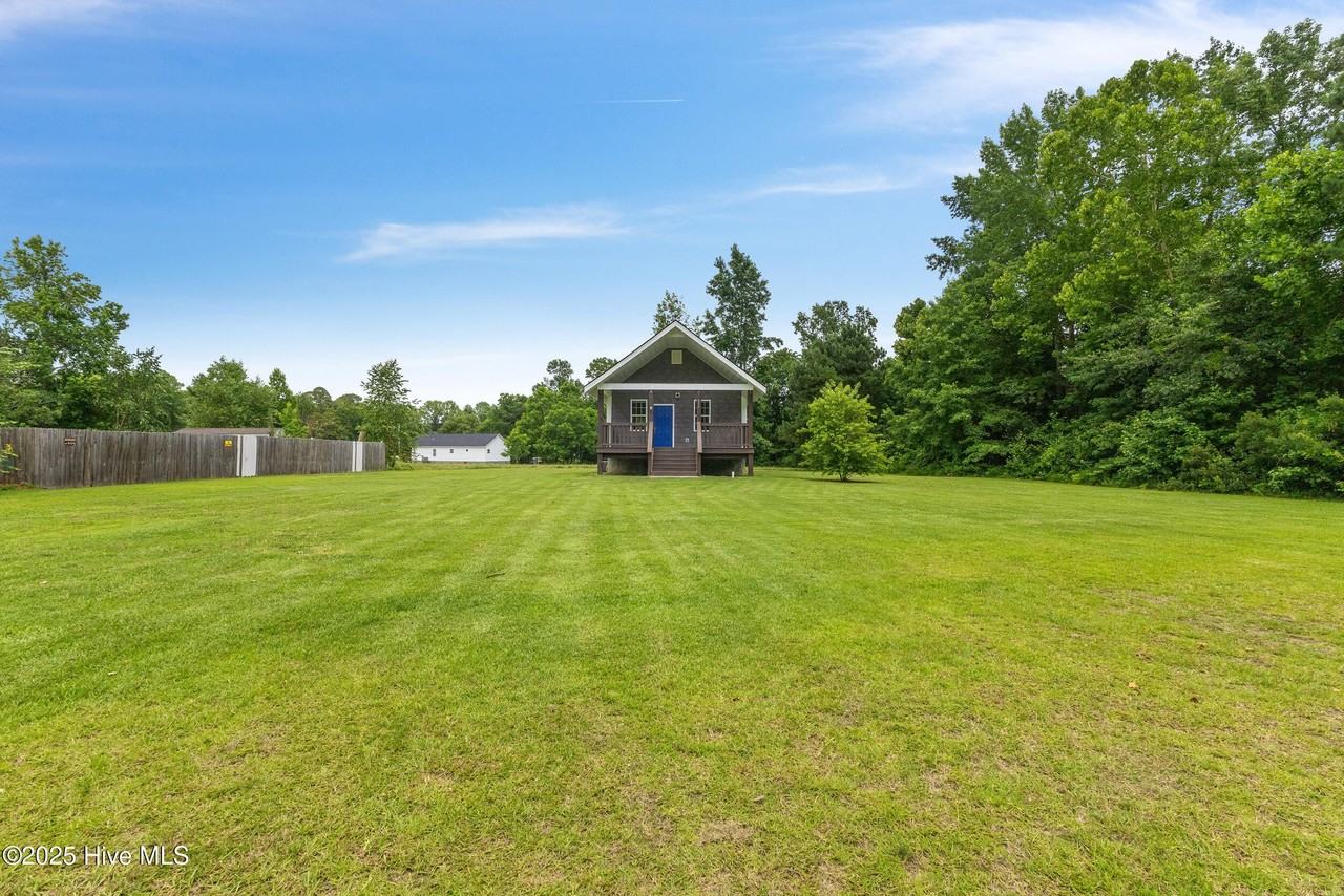 213 Sanders St - Photo 3 of 30