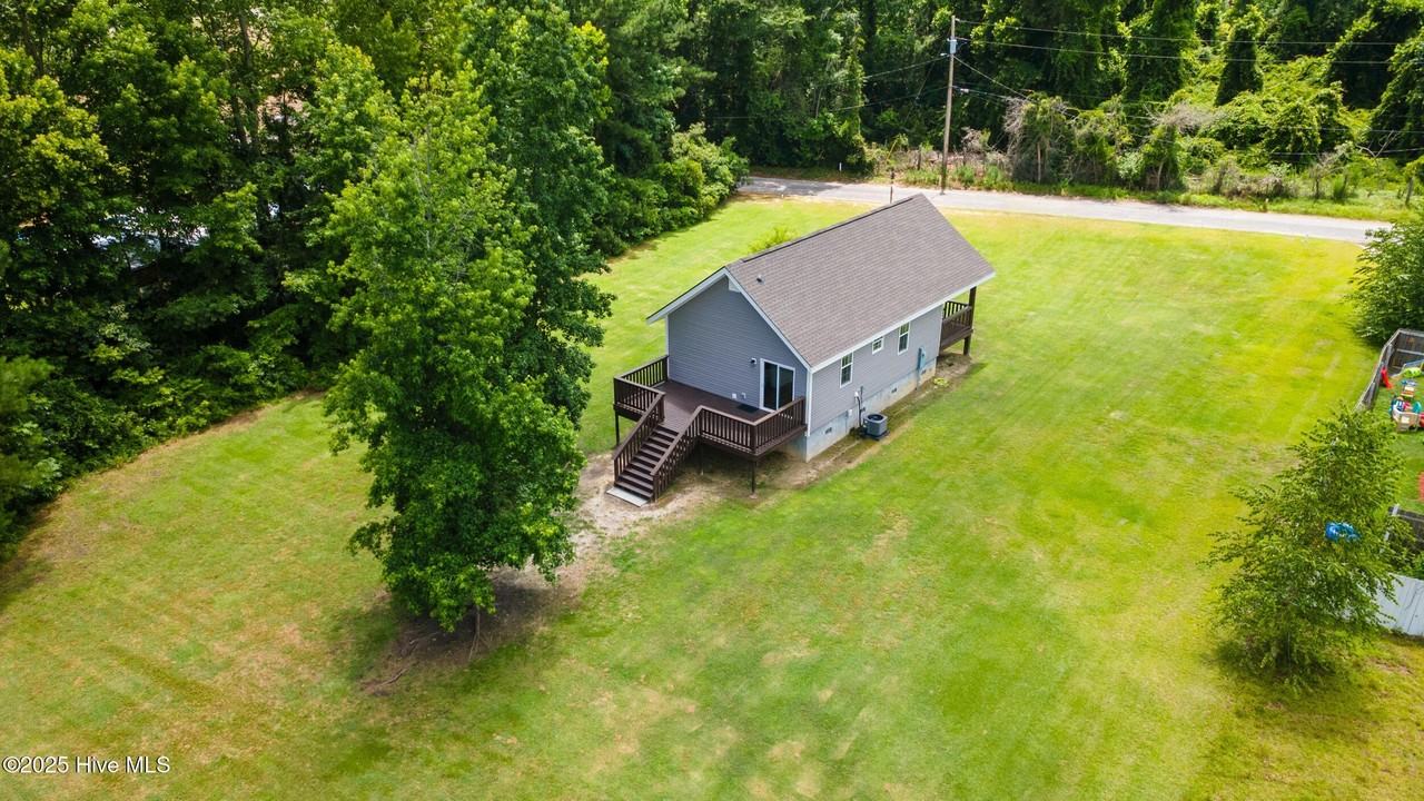 213 Sanders St - Photo 4 of 30