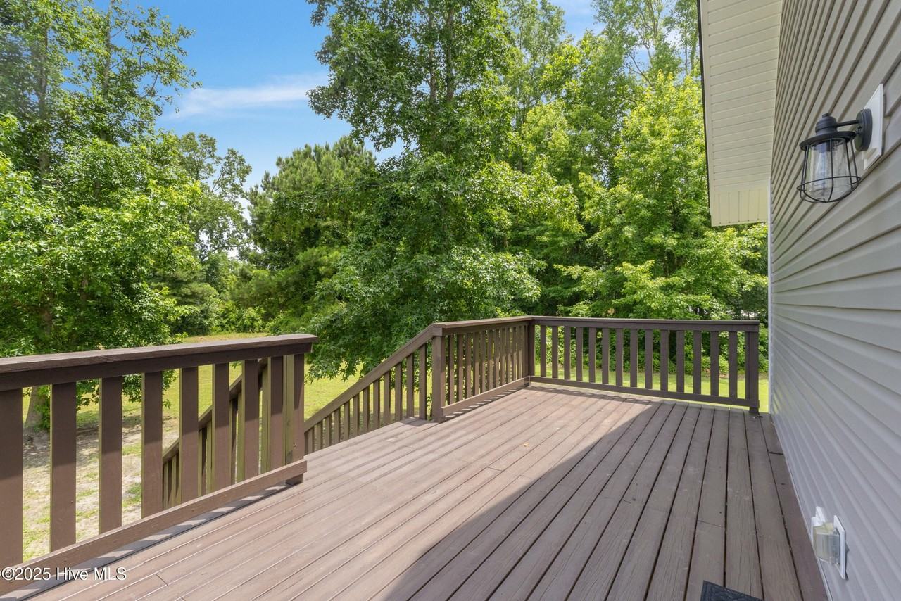 213 Sanders St - Photo 7 of 30