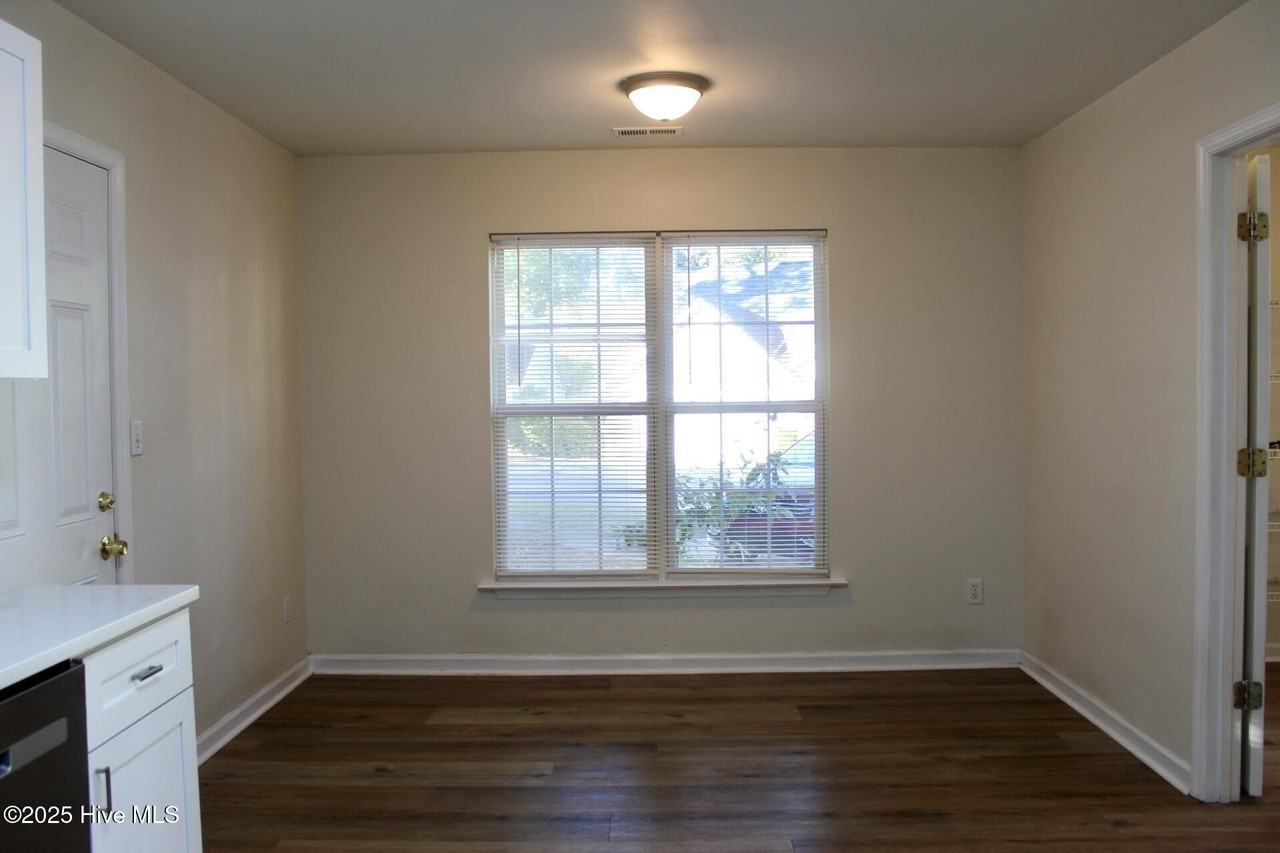 1504 Amhearst Ct - Photo 6 of 14