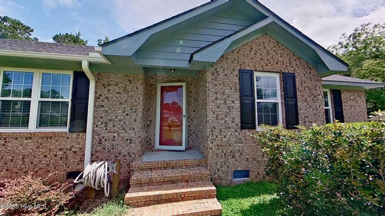 4032 Northwest Rd Ne - Photo 2 of 35