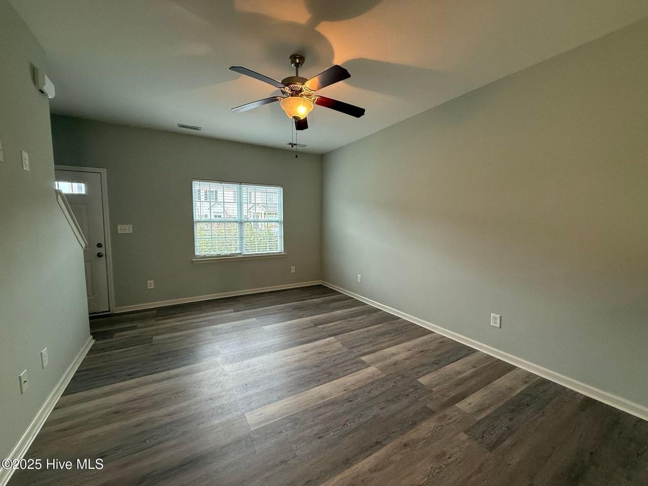 519 Oyster Rock Lane - Photo 4 of 13