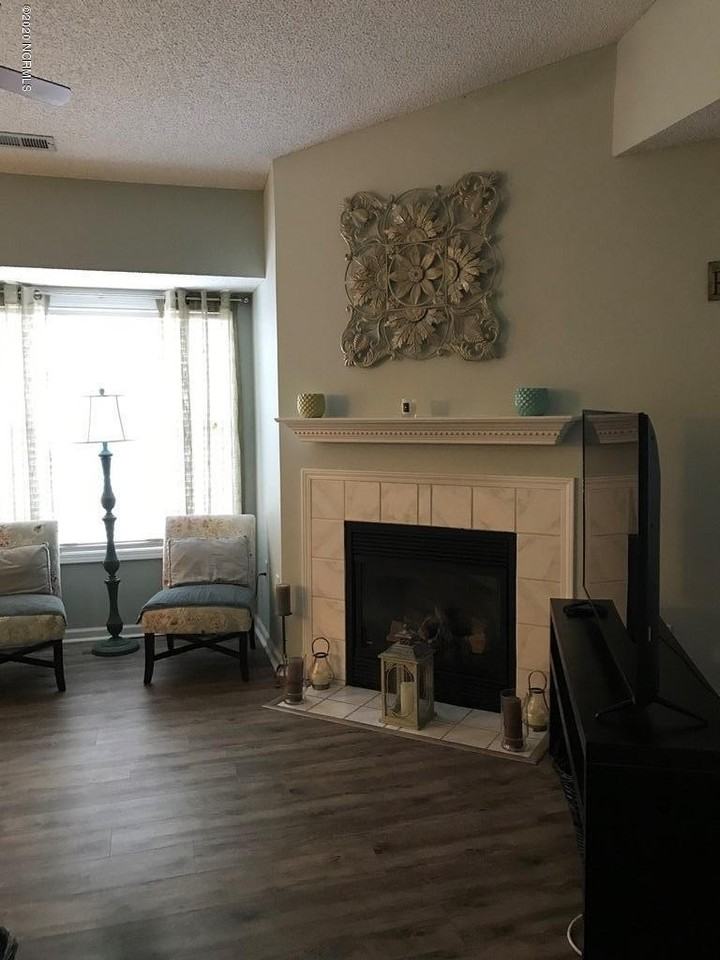 4146 Breezewood Dr Apt 202 #202 - Photo 5 of 16