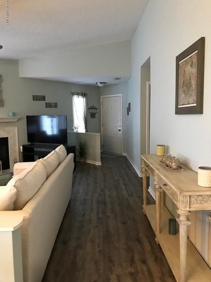 4146 Breezewood Dr Apt 202 #202 - Photo 7 of 16