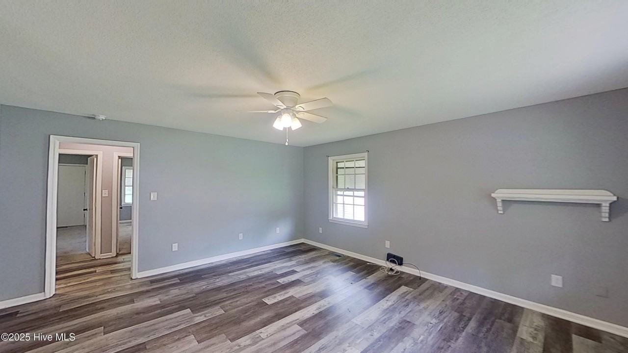 1329 Hazel Ave - Photo 2 of 21