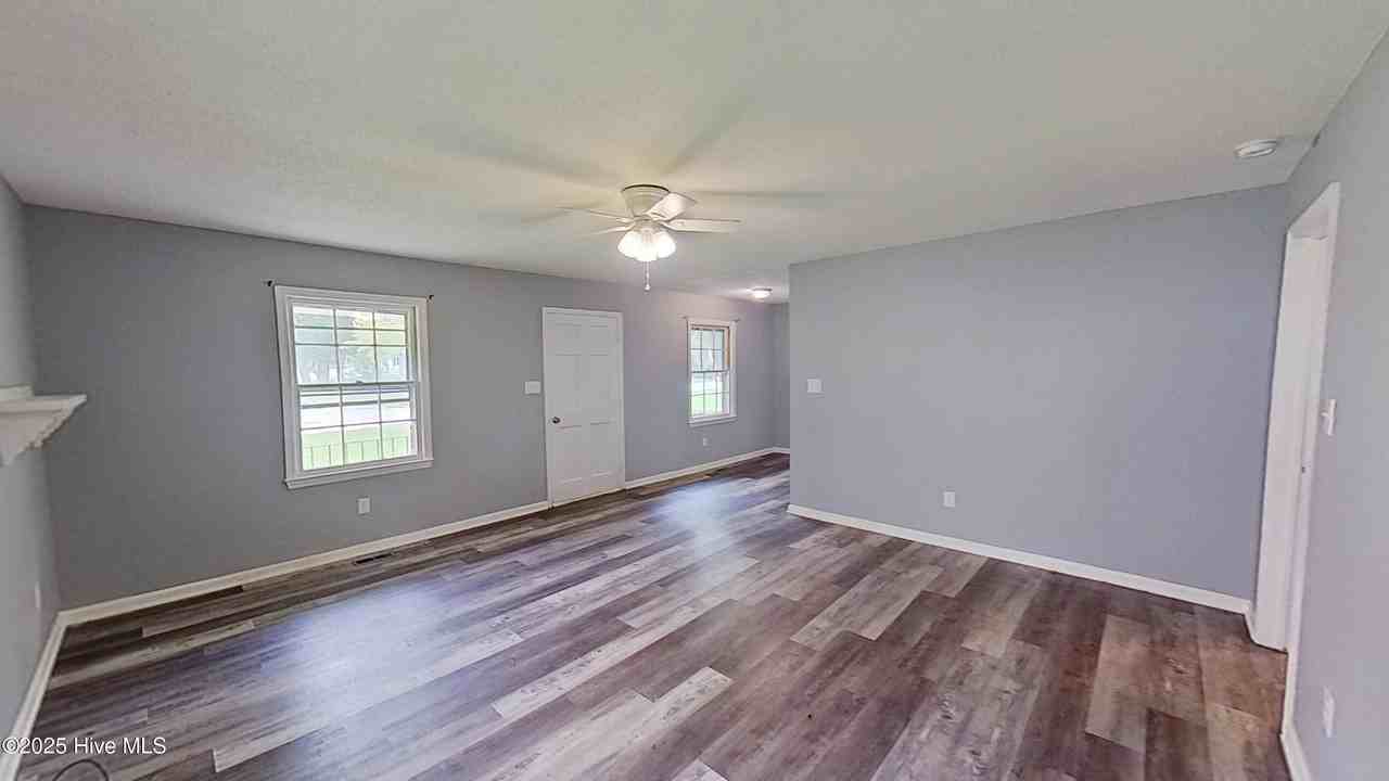 1329 Hazel Ave - Photo 3 of 21