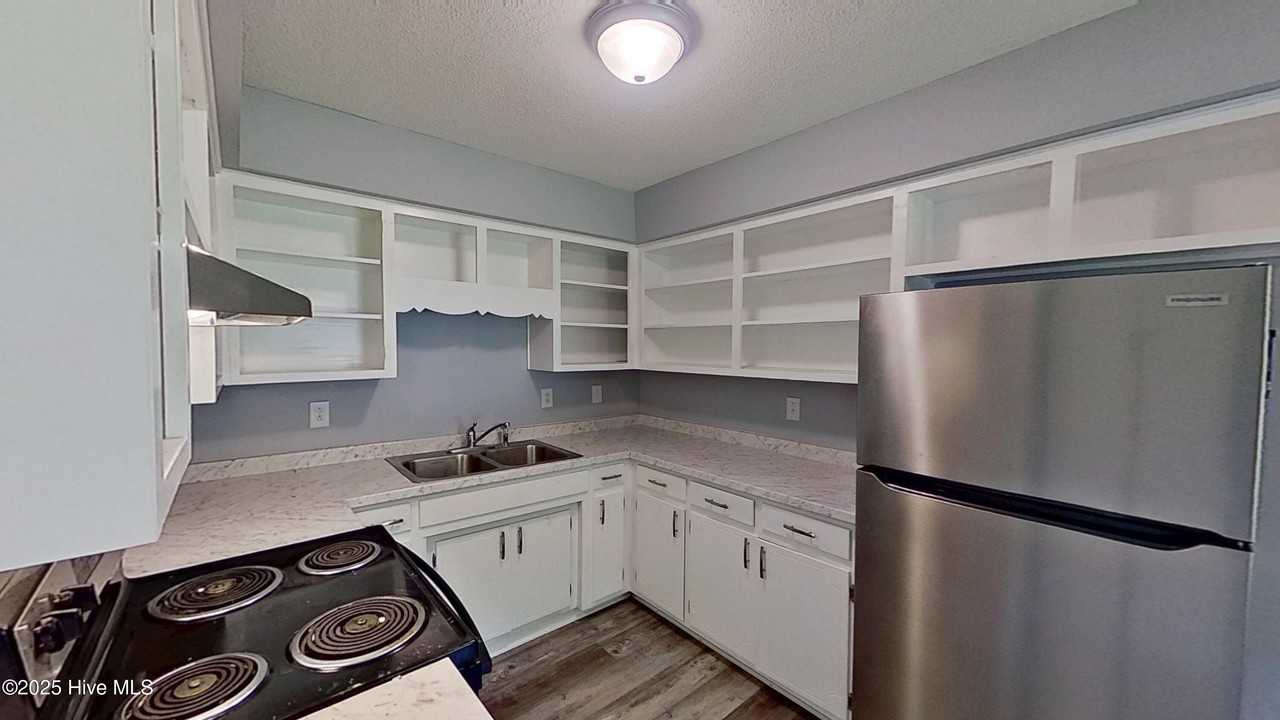 1329 Hazel Ave - Photo 6 of 21